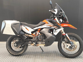 KTM 890