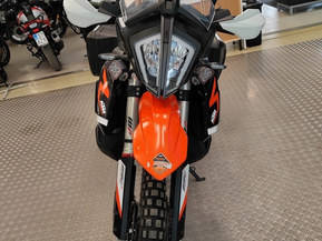 KTM 890