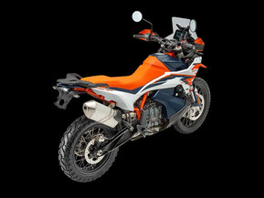 KTM 890