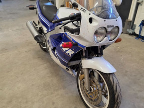 Yamaha FZR
