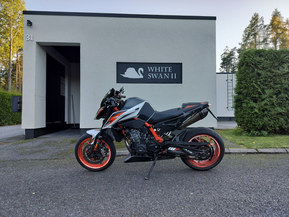 KTM 890