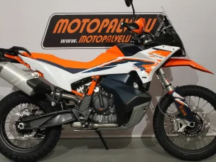 KTM 890