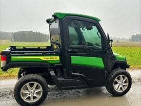 John Deere Gator