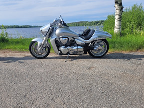Suzuki Intruder