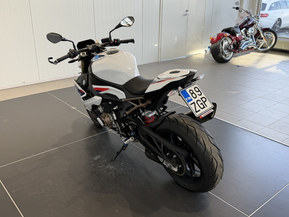 BMW S