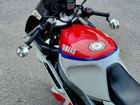 Yamaha FZR