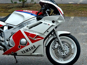 Yamaha FZR