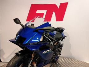 Yamaha R9