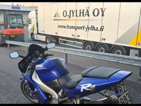 Yamaha YZF-R1