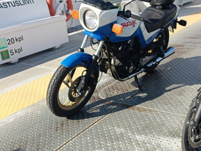Suzuki GS