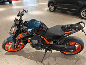 KTM 890
