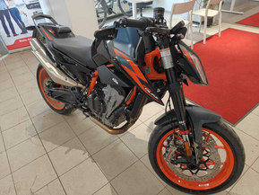 KTM 890