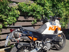 KTM 990