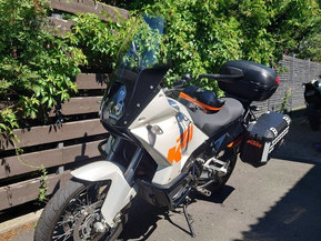 KTM 990