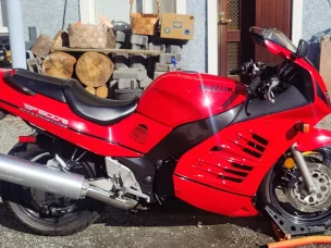 Suzuki RF