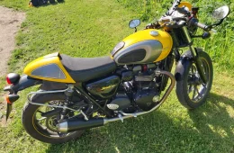 Triumph Street Twin