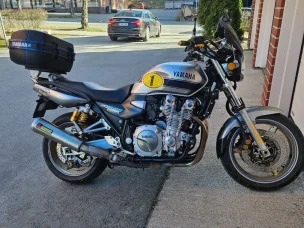 Yamaha XJR