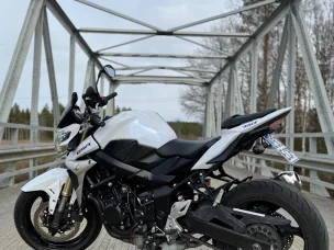 Suzuki GSR