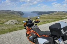KTM 890