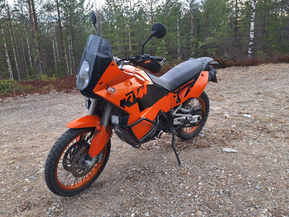 KTM 950