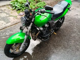 Kawasaki ZR-7S