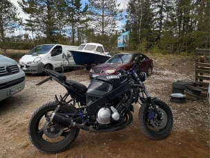 Yamaha FZR