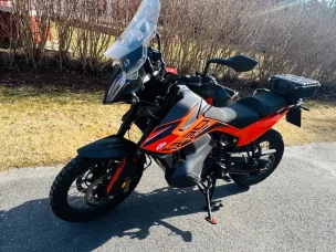 KTM 890