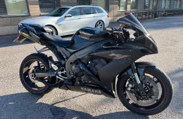 Yamaha YZF-R1