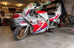 Yamaha FZR