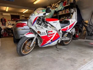 Yamaha FZR