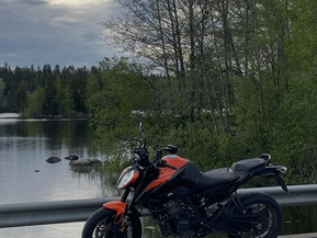 KTM 890