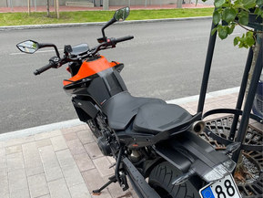KTM 890