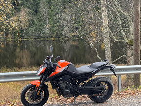 KTM 890