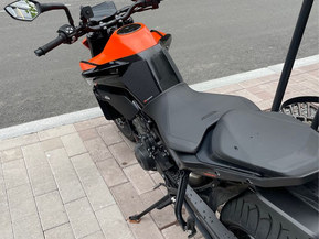 KTM 890