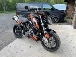 KTM 990