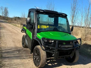 John Deere Gator