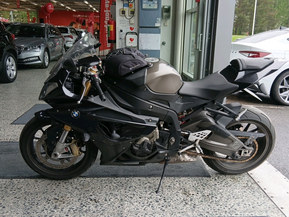 BMW S