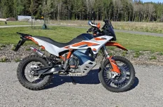 KTM 890