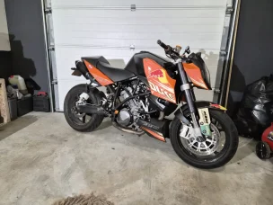 KTM 990
