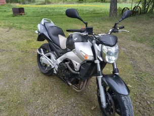 Suzuki GSR
