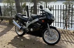 Yamaha FZR