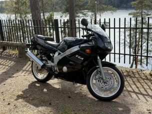 Yamaha FZR