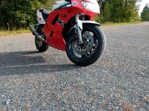 Yamaha FZR