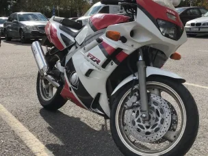 Yamaha FZR