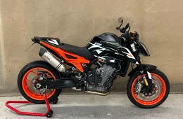 KTM 890