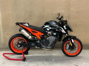 KTM 890