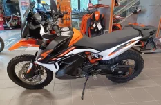 KTM 890