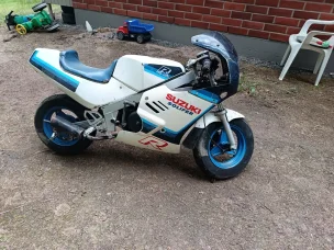 Suzuki R