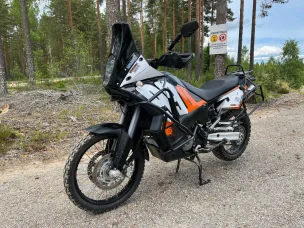 KTM 990