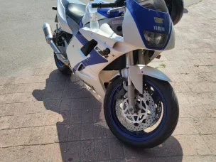 Yamaha FZR